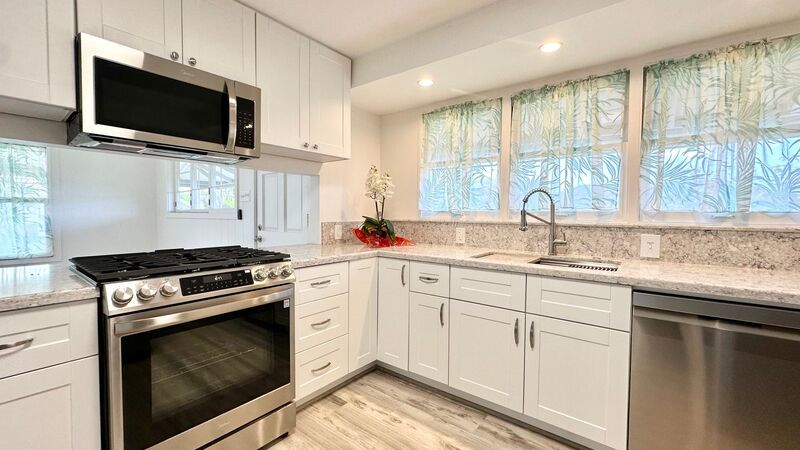 AVAIL NOW 3 BED/1 BATH, GARAGE, AC, & WASHER/DRYER in MANOA!! property image