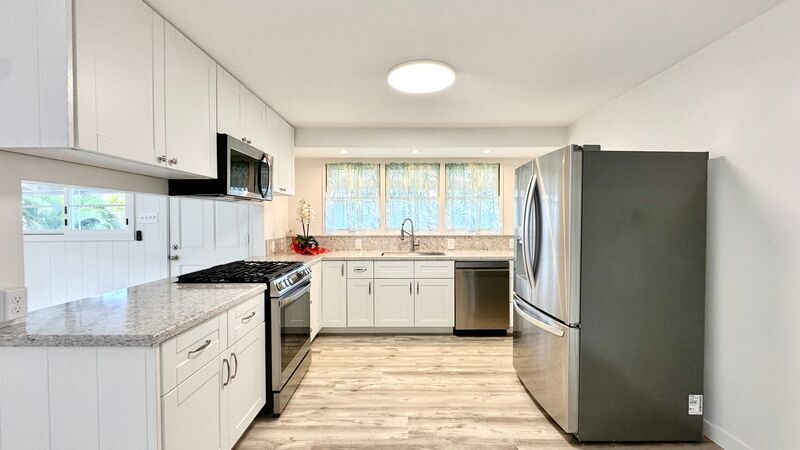 AVAIL NOW 3 BED/1 BATH, GARAGE, AC, & WASHER/DRYER in MANOA!! property image