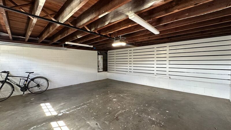 AVAIL NOW 3 BED/1 BATH, GARAGE, AC, & WASHER/DRYER in MANOA!! property image