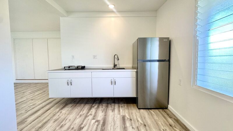 BRAND NEW 1 BED/1 BATH, 1 PARKING OFF-STREET, AC, & WASHER/DRYER in MANOA!! property image