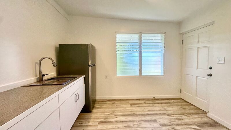 BRAND NEW 1 BED/1 BATH, 1 PARKING OFF-STREET, AC, & WASHER/DRYER in MANOA!! property image