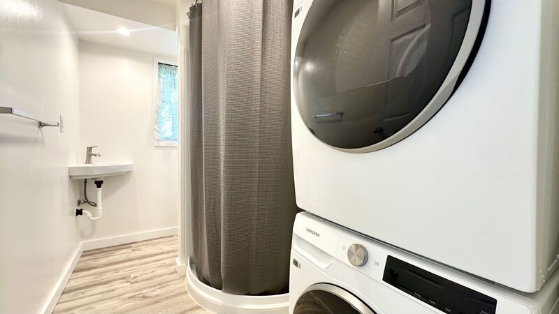 BRAND NEW 1 BED/1 BATH, 1 PARKING OFF-STREET, AC, & WASHER/DRYER in MANOA!! property image