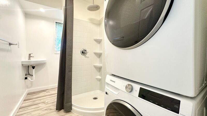 BRAND NEW 1 BED/1 BATH, 1 PARKING OFF-STREET, AC, & WASHER/DRYER in MANOA!! property image