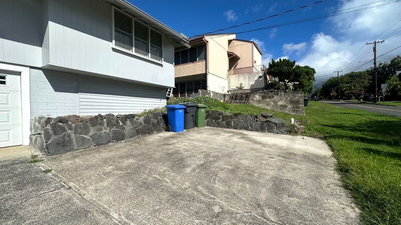 BRAND NEW 1 BED/1 BATH, 1 PARKING OFF-STREET, AC, & WASHER/DRYER in MANOA!! property image