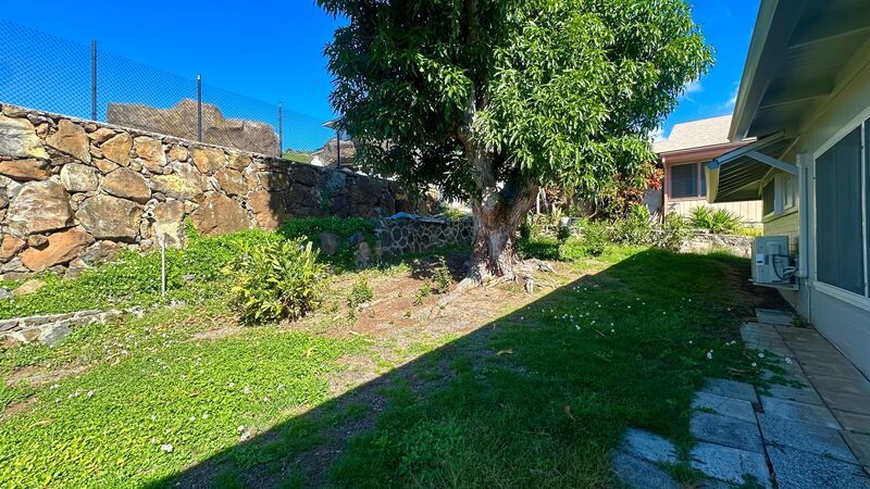 BRAND NEW 1 BED/1 BATH, 1 PARKING OFF-STREET, AC, & WASHER/DRYER in MANOA!! property image