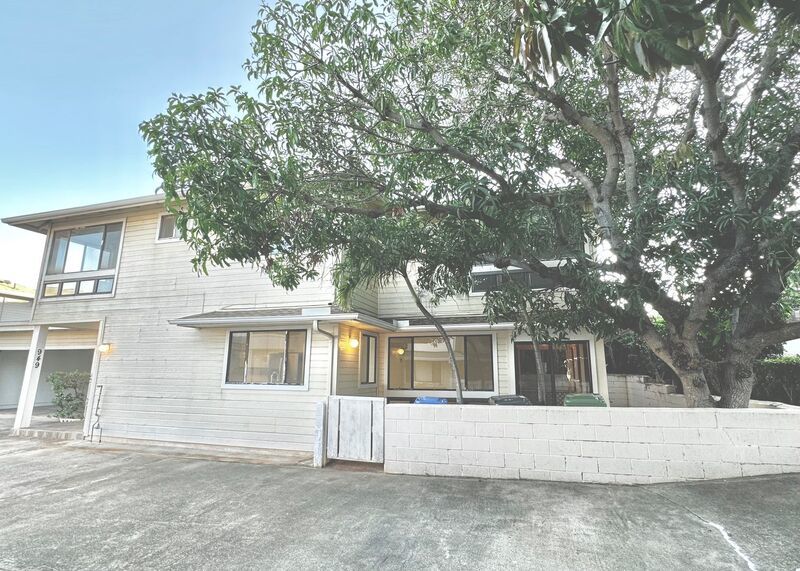SPACIOUS 3 BEDROOM 2.5 BATH HOME IN KAIMUKI W/2 CAR GARAGE property image