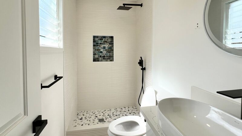 BEAUTIFULLY REMODELED 1 BEDROOM 1 BATH UNIT IN KANEOHE! property image