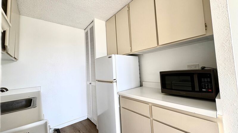Spacious 1 BED/1 BATH/1 Assigned Parking with LANAI in 1013 Prospect (Punchbowl) property image