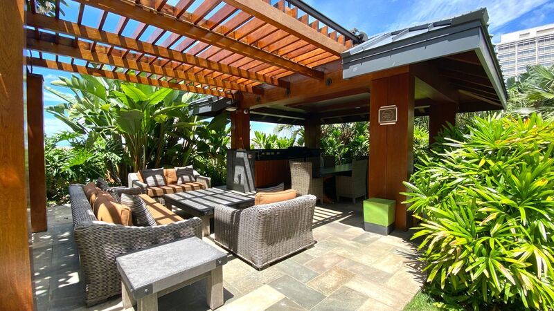 Lowest Priced 2-Bed Unit in ONE Ala Moana!!! PENTHOUSE 2 BED/2BATH with Ocean & Mountain Views! property image