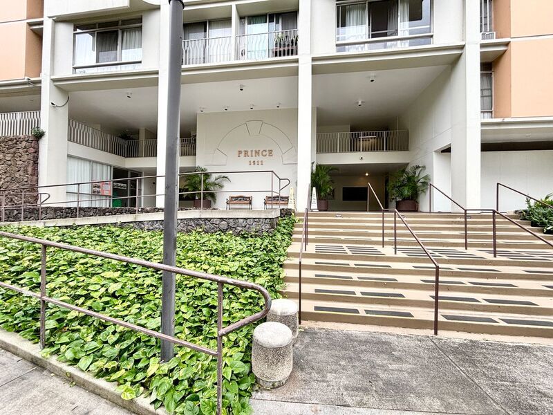 Queen Emma Gardens – Prince Tower | Studio | 1 Bath | 1 Assigned Parking property image