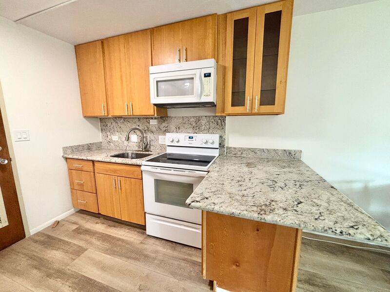 Queen Emma Gardens – Prince Tower | Studio | 1 Bath | 1 Assigned Parking property image