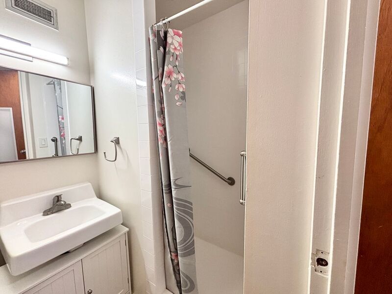 Queen Emma Gardens – Prince Tower | Studio | 1 Bath | 1 Assigned Parking property image