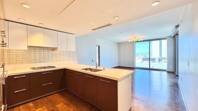 Lowest Priced 2-Bed Unit in ONE Ala Moana!!! PENTHOUSE 2 BED/2BATH with Ocean & Mountain Views! property image