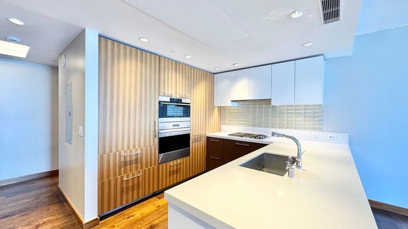 Lowest Priced 2-Bed Unit in ONE Ala Moana!!! PENTHOUSE 2 BED/2BATH with Ocean & Mountain Views! property image