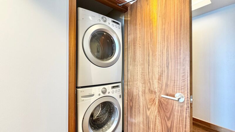 Lowest Priced 2-Bed Unit in ONE Ala Moana!!! PENTHOUSE 2 BED/2BATH with Ocean & Mountain Views! property image