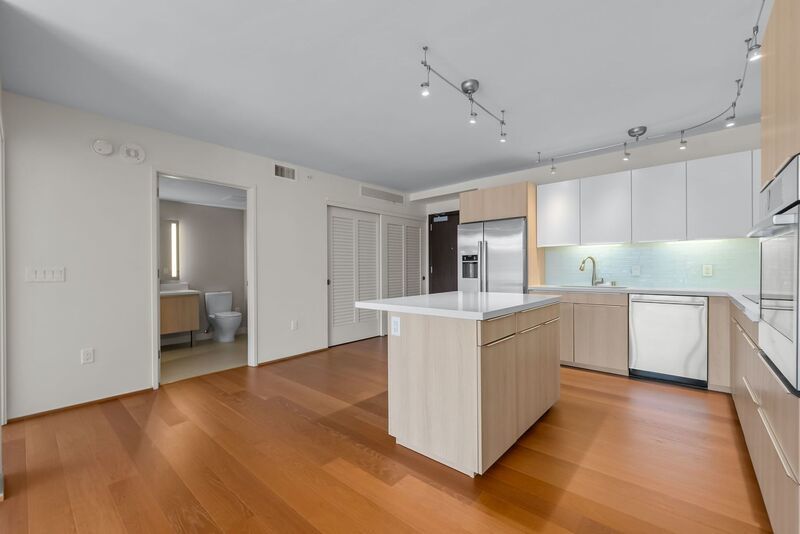 Available NOW - Highly Desired 1 BED 1 BATH in Kaakaako property image