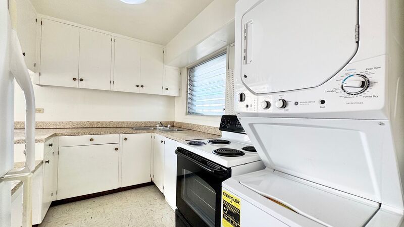 SPACIOUS STUDIO w/ LANAI & Washer/Dryer INSIDE unit - AVAILABLE NOW in MAKIKI - Conveniently Located! property image