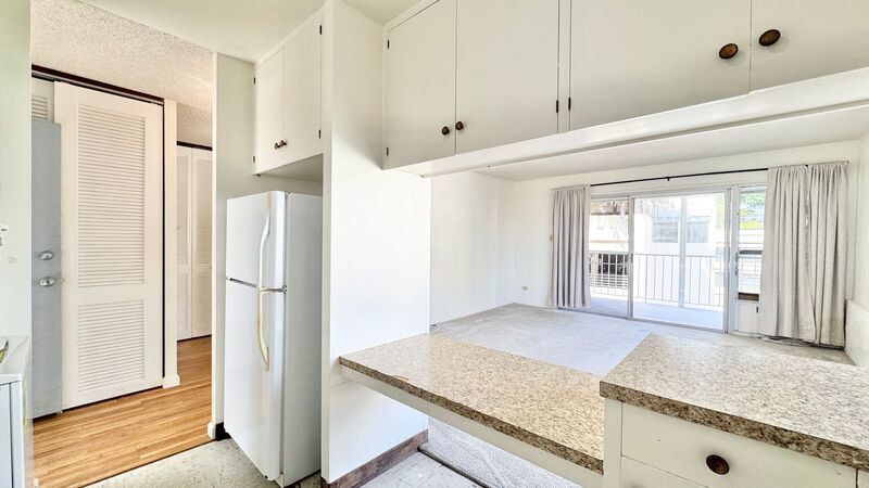 SPACIOUS STUDIO w/ LANAI & Washer/Dryer INSIDE unit - AVAILABLE NOW in MAKIKI - Conveniently Located! property image