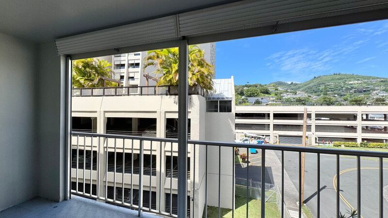 SPACIOUS STUDIO w/ LANAI & Washer/Dryer INSIDE unit - AVAILABLE NOW in MAKIKI - Conveniently Located! property image