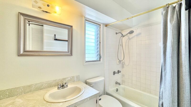 SPACIOUS STUDIO w/ LANAI & Washer/Dryer INSIDE unit - AVAILABLE NOW in MAKIKI - Conveniently Located! property image