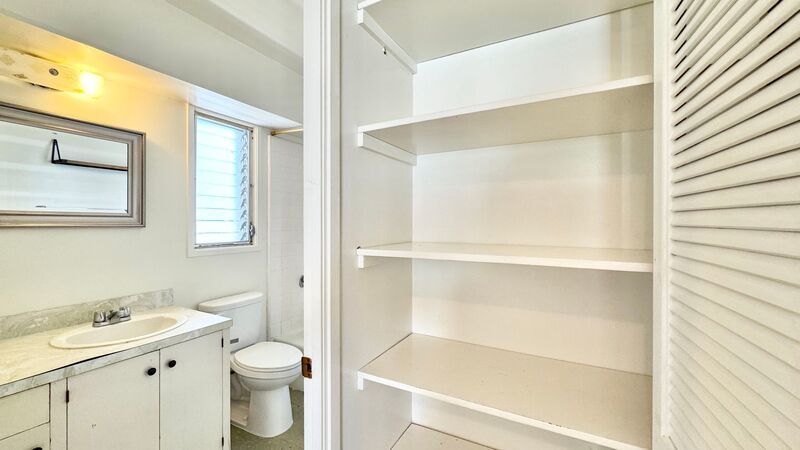 SPACIOUS STUDIO w/ LANAI & Washer/Dryer INSIDE unit - AVAILABLE NOW in MAKIKI - Conveniently Located! property image