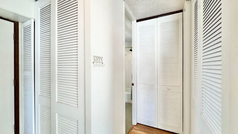 SPACIOUS STUDIO w/ LANAI & Washer/Dryer INSIDE unit - AVAILABLE NOW in MAKIKI - Conveniently Located! property image