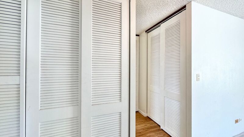 SPACIOUS STUDIO w/ LANAI & Washer/Dryer INSIDE unit - AVAILABLE NOW in MAKIKI - Conveniently Located! property image