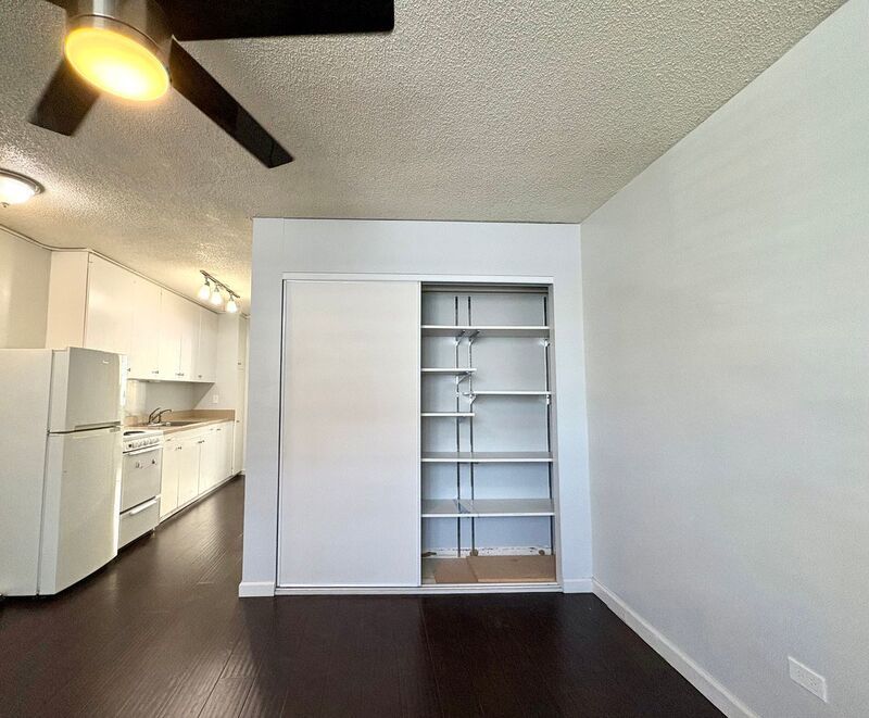 Available Now! 1BD / 1BA with 1 Covered & Assigned Parking Stall on Rycroft Street!! property image