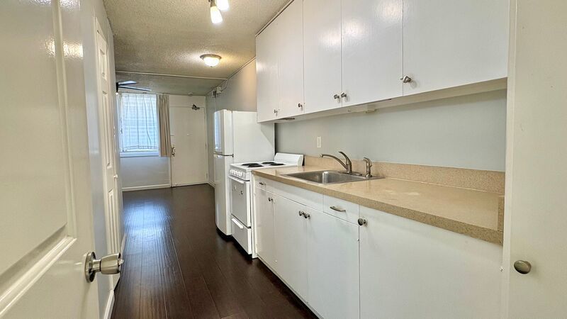 Available Now! 1BD / 1BA with 1 Covered & Assigned Parking Stall on Rycroft Street!! property image