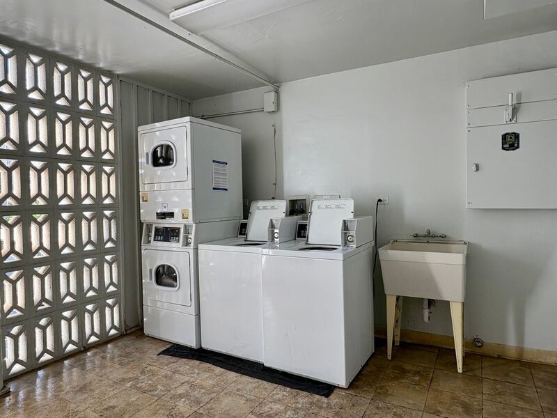 Available Now! 1BD / 1BA with 1 Covered & Assigned Parking Stall on Rycroft Street!! property image