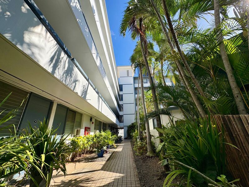 Available Now! 1BD / 1BA with 1 Covered & Assigned Parking Stall on Rycroft Street!! property image