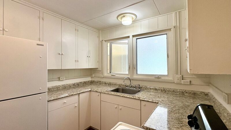 Available Now!! 3 BED/2.5BA + Large Carport, Yard!! property image
