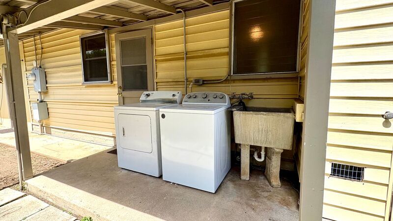 Available Now!! 3 BED/2.5BA + Large Carport, Yard!! property image