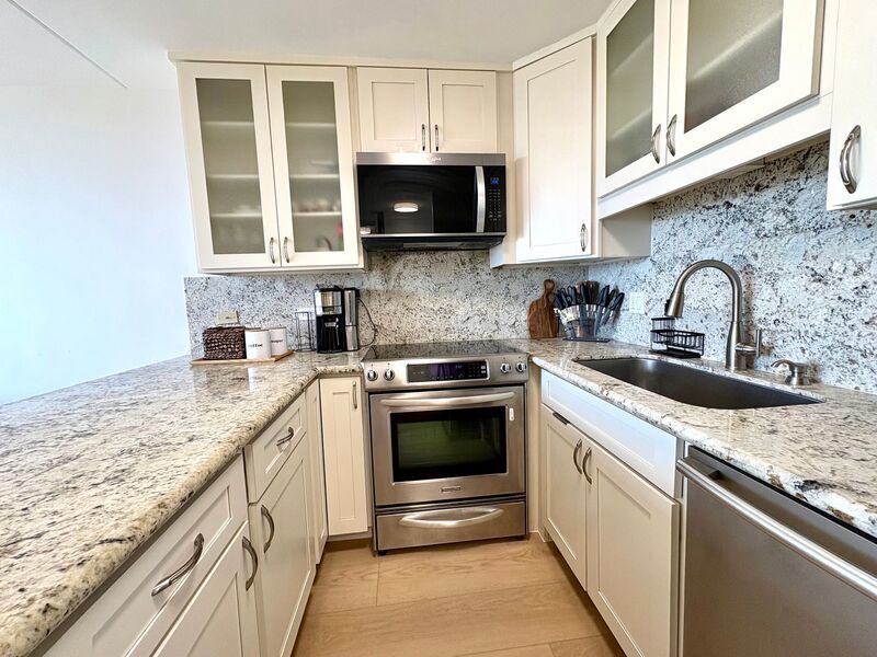 Available Now- 1 BED/1 BATH/2 PRKG in Chateau Waikiki! ALL Utilities Included, 6 Mo. Lease, Fully Furnished property image