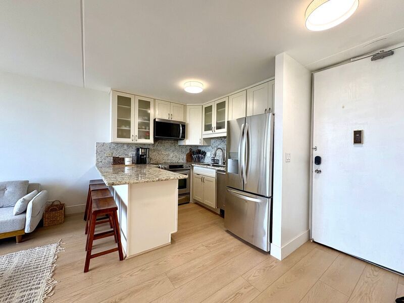 Available Now- 1 BED/1 BATH/2 PRKG in Chateau Waikiki! ALL Utilities Included, 6 Mo. Lease, Fully Furnished property image