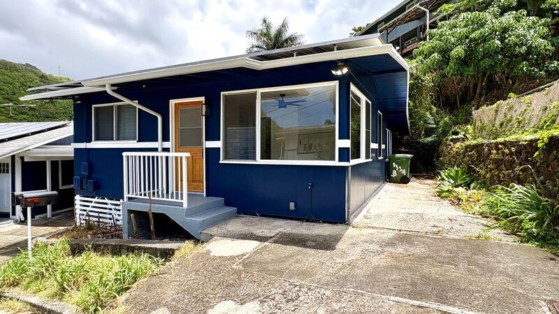 NEWLY REMODELED 3 BED/1.5 BATH HOME IN PALOLO (Available NOW!) property image