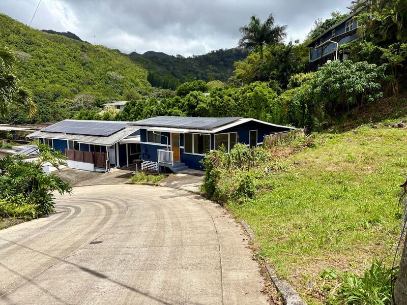 NEWLY REMODELED 3 BED/1.5 BATH HOME IN PALOLO (Available NOW!) property image