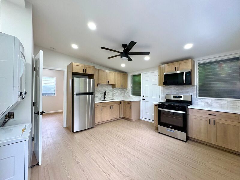NEWLY REMODELED 3 BED/1.5 BATH HOME IN PALOLO (Available NOW!) property image
