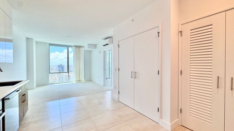 HIGH FLOOR 1 BED/1 BATH IN AZURE ALA MOANA! property image