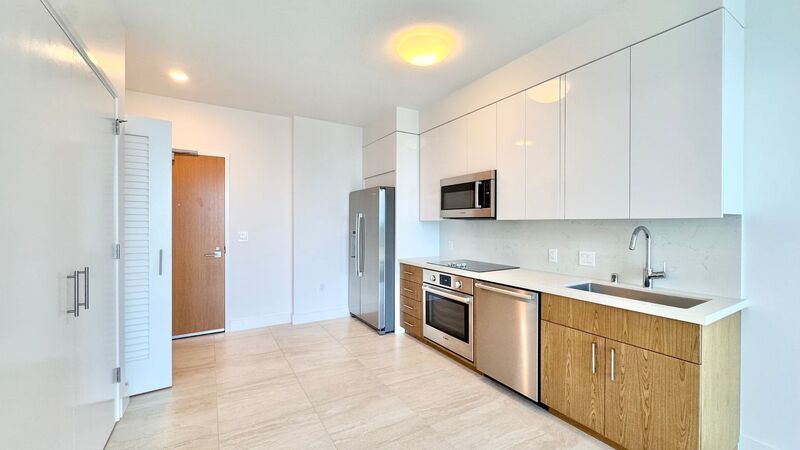 HIGH FLOOR 1 BED/1 BATH IN AZURE ALA MOANA! property image