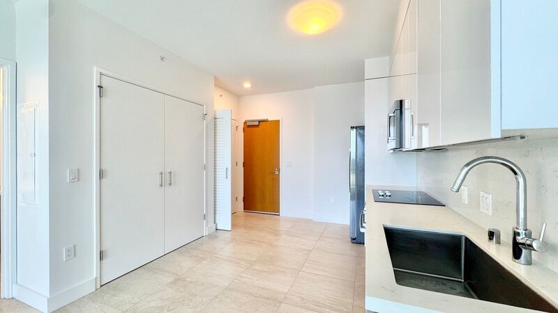 HIGH FLOOR 1 BED/1 BATH IN AZURE ALA MOANA! property image