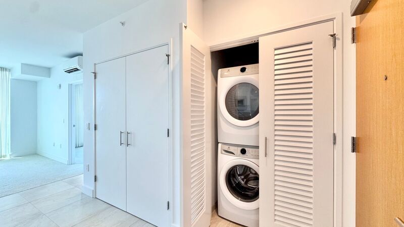 HIGH FLOOR 1 BED/1 BATH IN AZURE ALA MOANA! property image