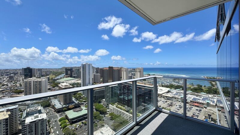 HIGH FLOOR 1 BED/1 BATH IN AZURE ALA MOANA! property image