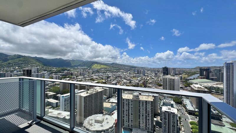 HIGH FLOOR 1 BED/1 BATH IN AZURE ALA MOANA! property image