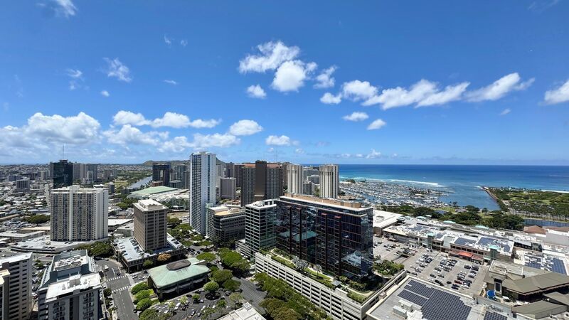 HIGH FLOOR 1 BED/1 BATH IN AZURE ALA MOANA! property image