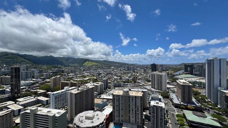 HIGH FLOOR 1 BED/1 BATH IN AZURE ALA MOANA! property image