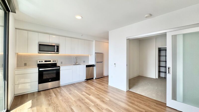Ocean Views! 1 BED 1 BATH with 1 ASSIGNED STALL in AALII - WARD VILLAGE! property image