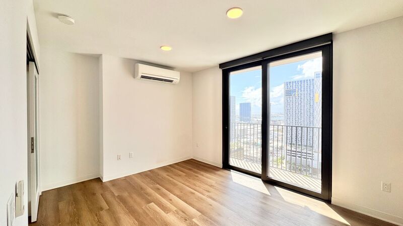 Ocean Views! 1 BED 1 BATH with 1 ASSIGNED STALL in AALII - WARD VILLAGE! property image