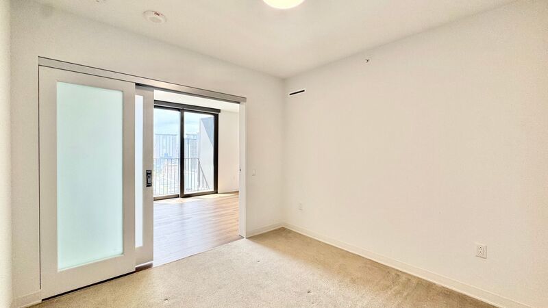 Ocean Views! 1 BED 1 BATH with 1 ASSIGNED STALL in AALII - WARD VILLAGE! property image