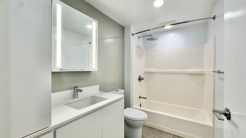 Ocean Views! 1 BED 1 BATH with 1 ASSIGNED STALL in AALII - WARD VILLAGE! property image